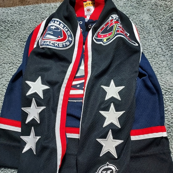 CBJ Youth jersey sz S GUC - Picture 3 of 6
